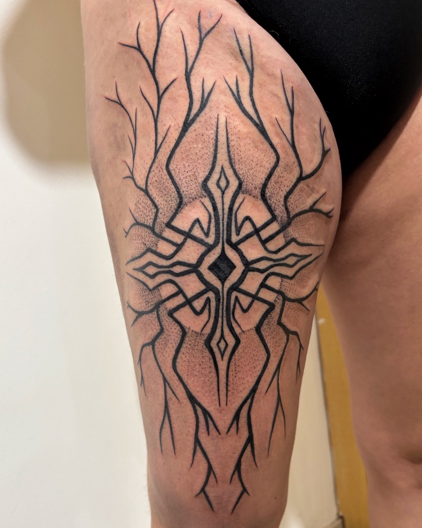 Projeto raízes adaptado pra coca através de free hand, priorizando o encaixe anatômico.